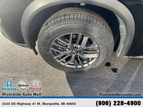 Used 2024 Nissan Rogue S image 11