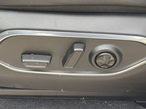 Used 2023 Jeep Wagoneer 2WD image 14