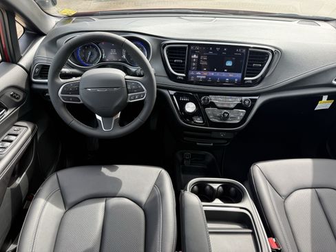 New 2027 Chrysler Pacifica Select FWD image 11