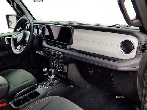 Used 2025 Jeep Wrangler Unlimited Sahara w/ Safety Group AWD/4WD image 23