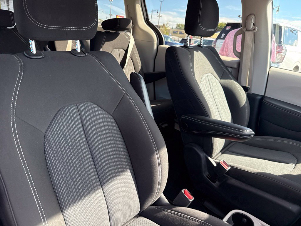 Used 2024 Chrysler Voyager LX FWD image 38