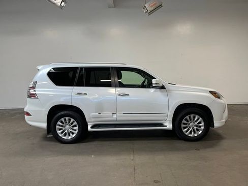 Used 2017 Lexus GX 460 AWD/4WD image 2
