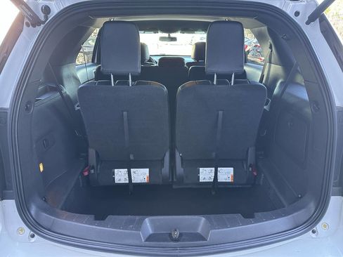 Used 2015 Ford Explorer XLT w/ Equipment Group 202B AWD/4WD image 38