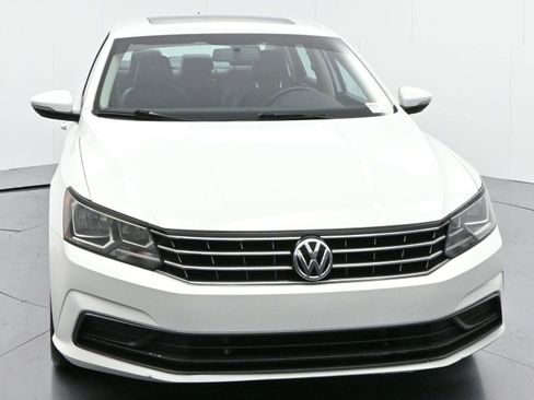 Used 2018 Volkswagen Passat 2.0T SE image 2
