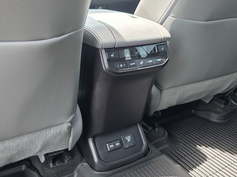 Used 2023 Toyota Highlander Platinum FWD image 35