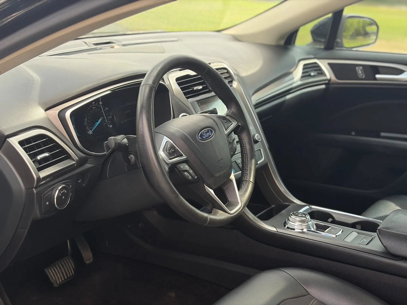 Used 2017 Ford Fusion SE w/ Equipment Group 201A FWD image 22
