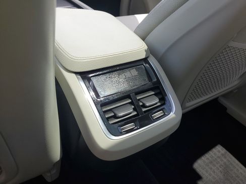 Used 2022 Volvo XC90 T6 Momentum w/ Protection Package Premier AWD/4WD image 17