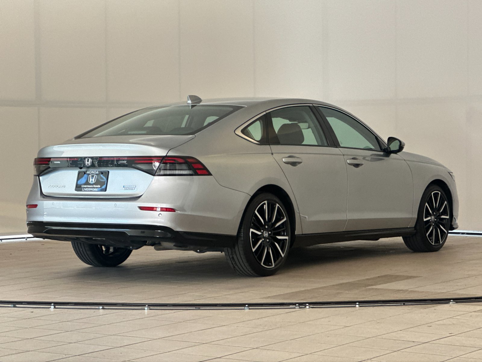 Used 2024 Honda Accord Touring image 6
