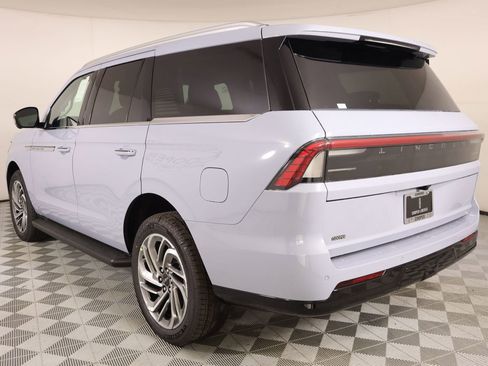 New 2026 Lincoln Navigator Premiere AWD/4WD image 24