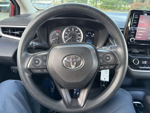 Used 2022 Toyota Corolla LE image 21