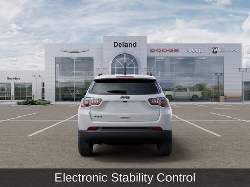 New 2026 Jeep Compass Latitude AWD/4WD image 8