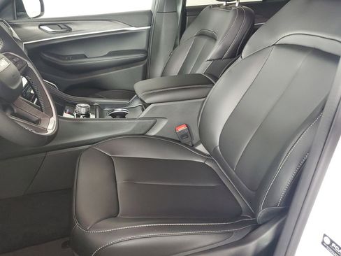 New 2025 Jeep Grand Cherokee Limited w/ Black Appearance Package image 12