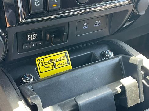 Used 2021 Nissan Titan Platinum Reserve w/ Moonroof Package AWD/4WD image 11