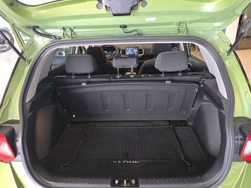 Used 2022 Hyundai Venue SEL FWD image 23