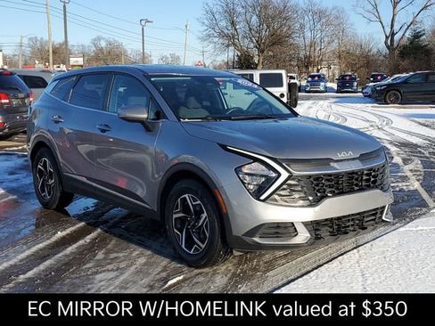 Used 2023 Kia Sportage LX image 2