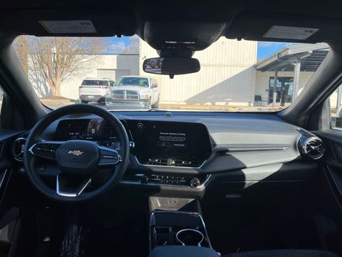 Used 2025 Chevrolet Equinox LT image 27