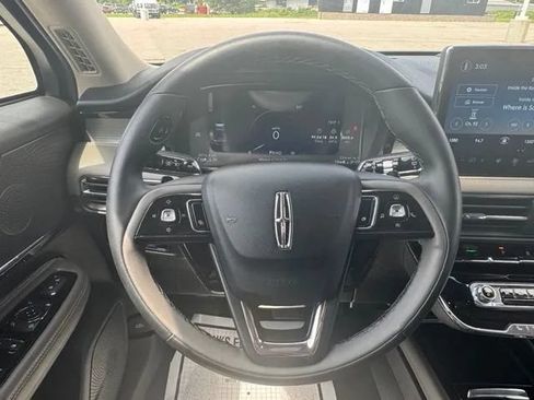 Used 2025 Lincoln Corsair AWD w/ Jet Appearance Package image 24