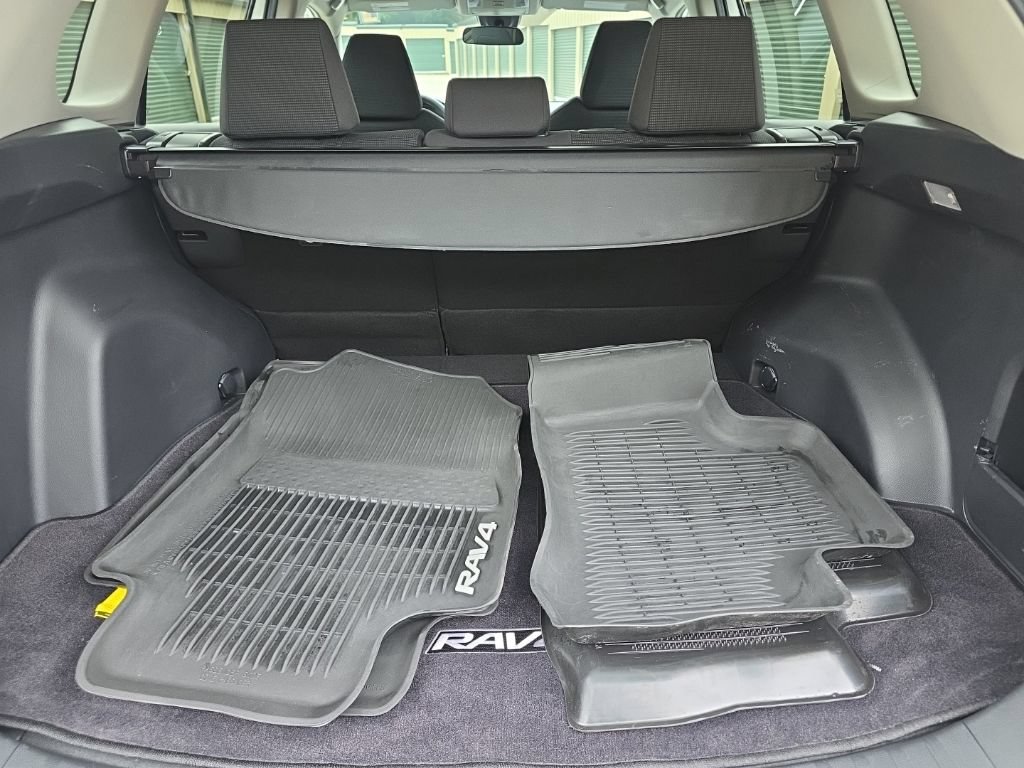 Certified 2021 Toyota RAV4 LE AWD/4WD image 15