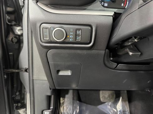 Used 2023 Ford Explorer XLT image 28