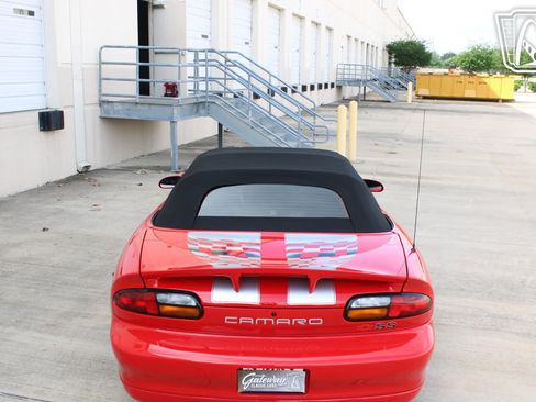 Used 2002 Chevrolet Camaro Z28 w/ SS Performance/Appearance Pkg RWD image 18