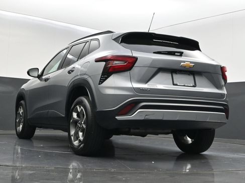 Certified 2024 Chevrolet Trax LT w/ Driver Confidence Package FWD image 41