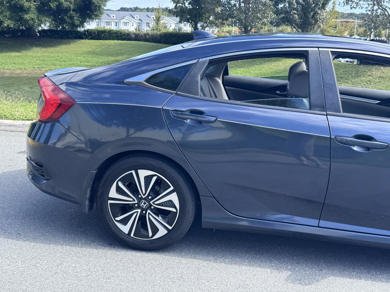 Used 2017 Honda Civic EX-T image 28