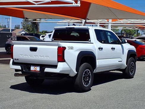 Certified 2025 Toyota Tacoma TRD Off-Road image 4