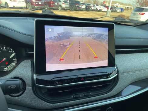 Used 2023 Jeep Compass Latitude image 19