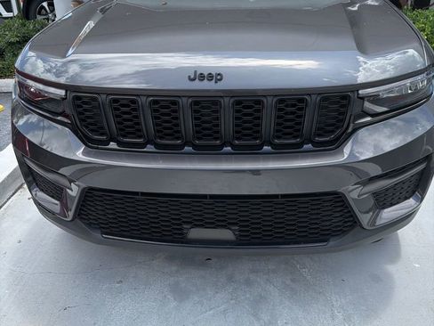 Used 2023 Jeep Grand Cherokee Altitude AWD/4WD image 2
