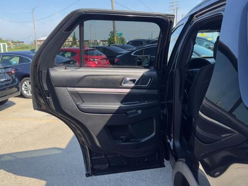 Used 2018 Ford Explorer XLT image 25