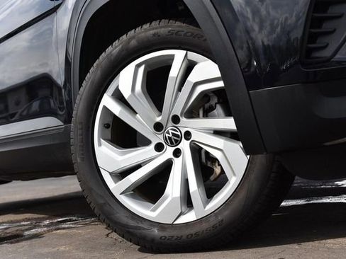 Used 2023 Volkswagen Atlas SE w/ Panoramic Sunroof Package image 3