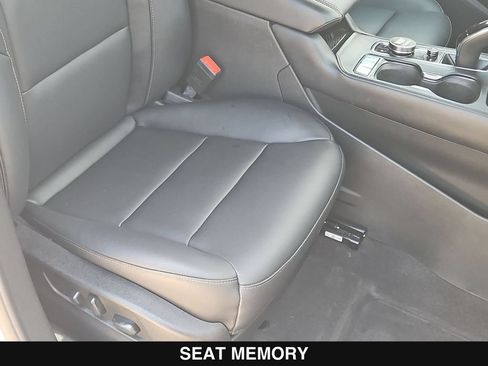 Used 2022 Cadillac XT4 Sport w/ Enhanced Visibility Package AWD/4WD image 33