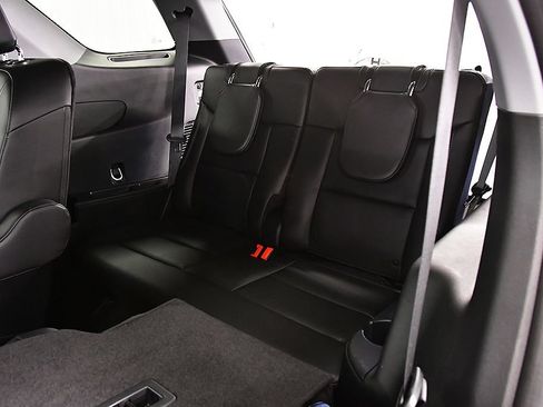 Used 2024 Ford Explorer XLT w/ Equipment Group 202A AWD/4WD image 33