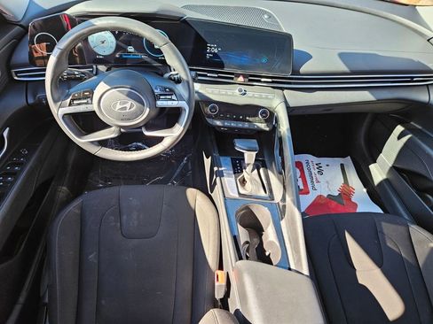 Used 2025 Hyundai Elantra SEL image 8