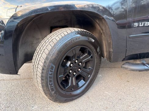 Used 2017 Chevrolet Suburban LT image 27