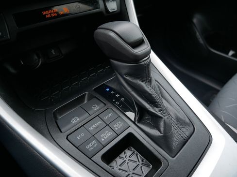 Used 2020 Toyota RAV4 XLE image 24