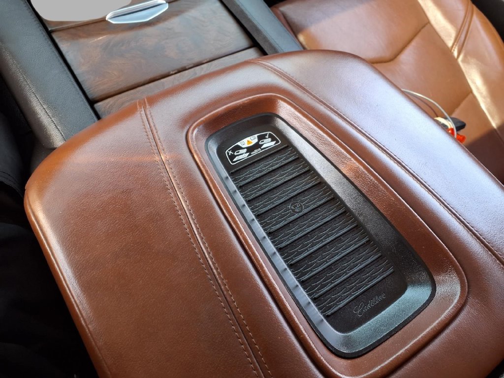 Used 2019 Cadillac Escalade Luxury AWD/4WD image 12