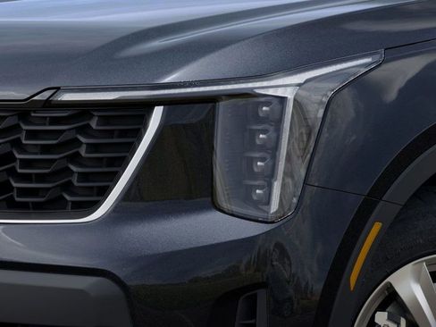 New 2025 Kia Sorento LX image 10