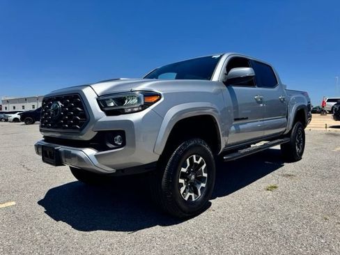 Used 2020 Toyota Tacoma TRD Sport w/ Technology Package AWD/4WD image 39