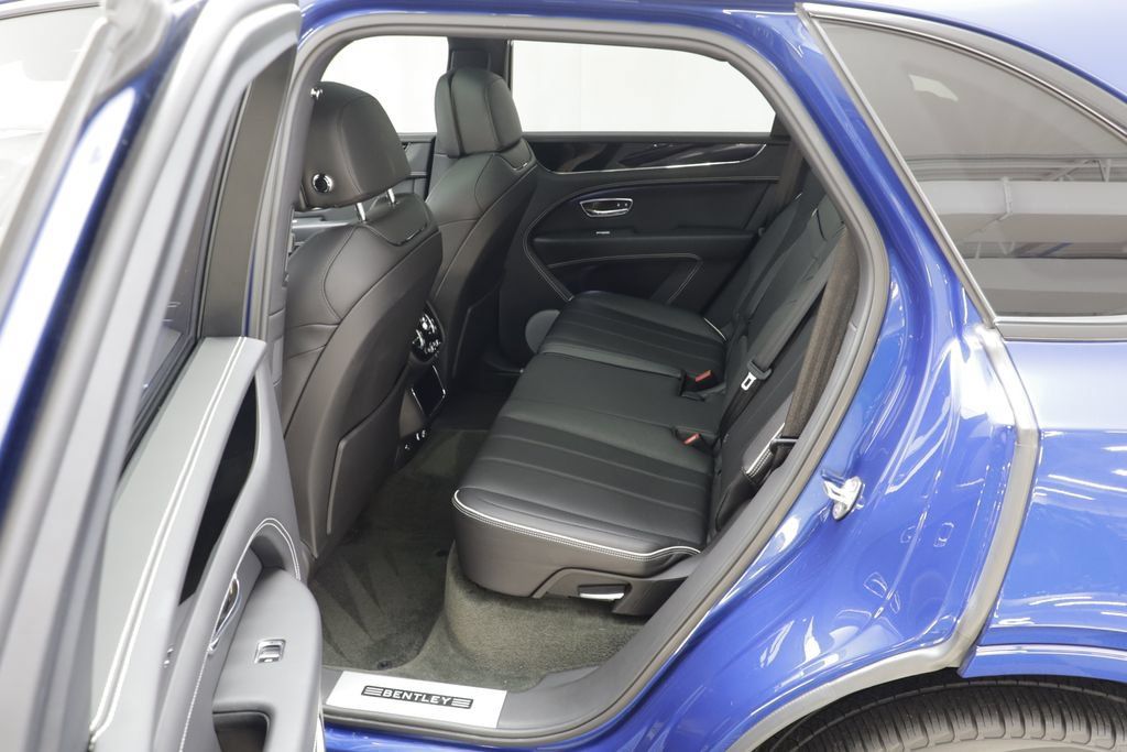 Used 2021 Bentley Bentayga AWD/4WD image 18