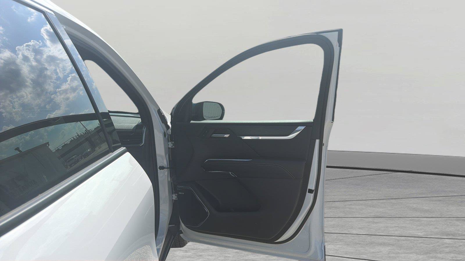 Used 2025 GMC Acadia Elevation FWD image 23
