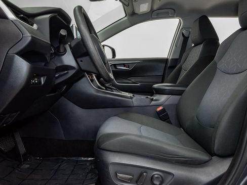 Used 2025 Toyota RAV4 XLE AWD/4WD image 12