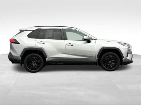 Used 2020 Toyota RAV4 LE image 9