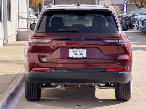 New 2025 Jeep Grand Cherokee Altitude image 6