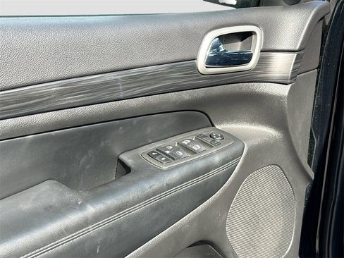 Used 2022 Jeep Grand Cherokee Laredo X image 18