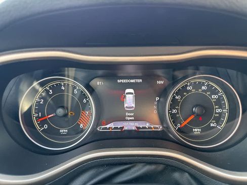 Used 2015 Jeep Cherokee Limited image 22