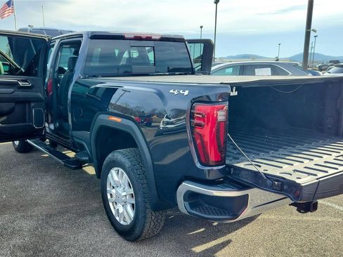 Used 2024 GMC Sierra 2500 SLT w/ SLT Premium Package image 7