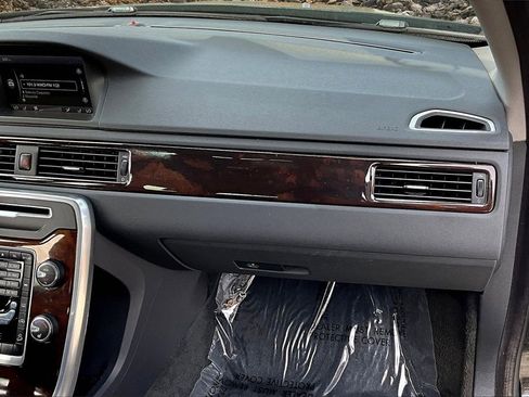 Used 2013 Volvo XC70 3.2 image 14