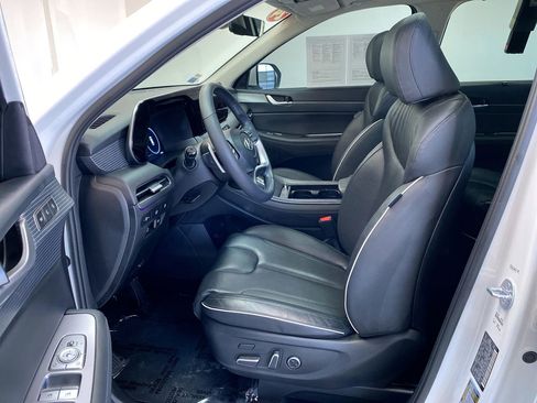 Used 2024 Hyundai Palisade Limited image 16