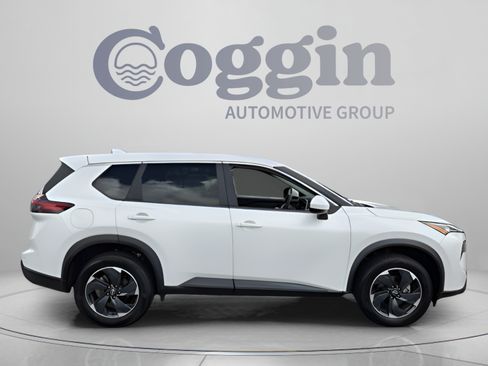 Used 2024 Nissan Rogue SV AWD/4WD image 6